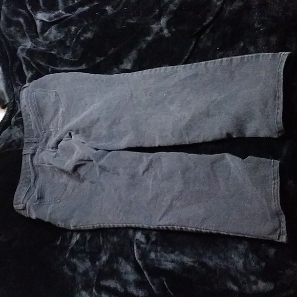 No boundaries black in color - Picture 2 of 2